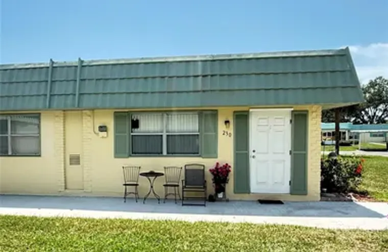 102 CAMBRIDGE TRL APT 230, SUN CITY CENT..., Sun City Center, FL 33573