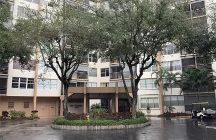 1300 SAINT CHARLES PL PH 13, PEMBROKE PI..., Pembroke Pines, FL 33026