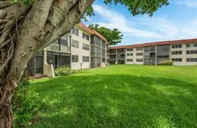 8990 S HOLLYBROOK BLVD 209, PEMBROKE PIN..., Pembroke Pines, FL 33025