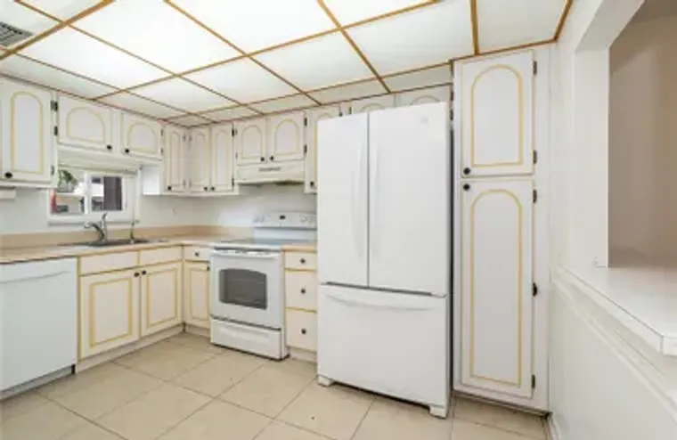 8960 S HOLLYBROOK BLVD 103, PEMBROKE PIN..., Pembroke Pines, FL 33025