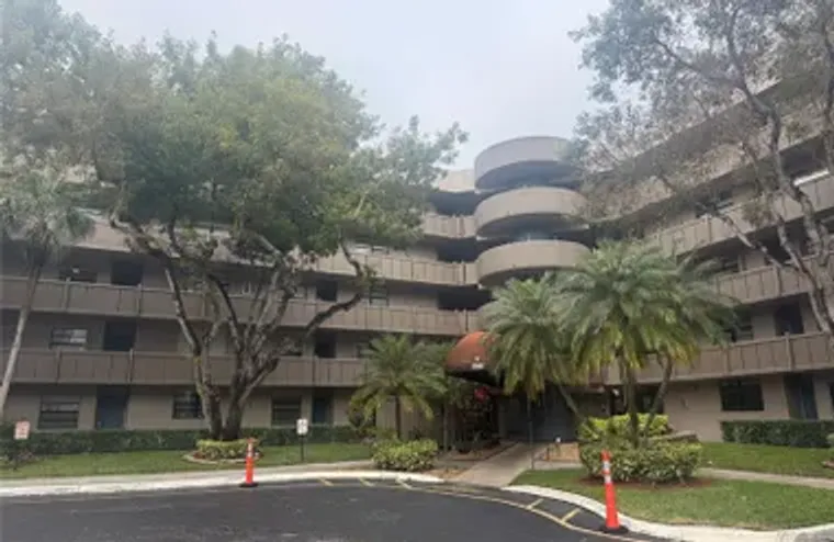 1000 COLONY POINT CIR 422, PEMBROKE PINE..., Pembroke Pines, FL 33026