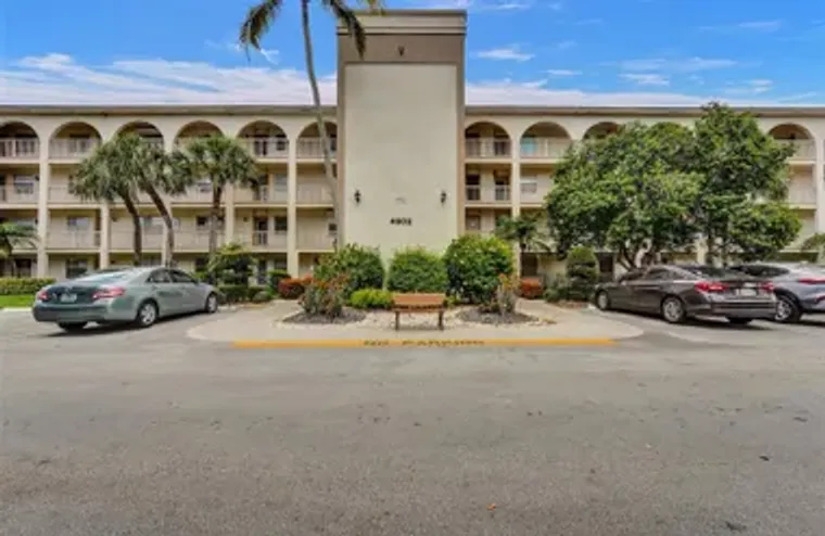 4602 MARTINIQUE WAY APT F2 # 4602, COCON..., Coconut Creek, FL 33066