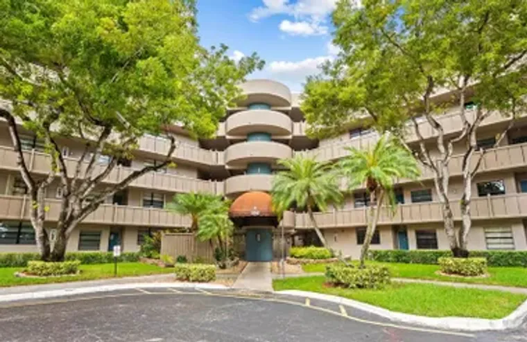 1000 COLONY POINT CIR 311, PEMBROKE PINE..., Pembroke Pines, FL 33026