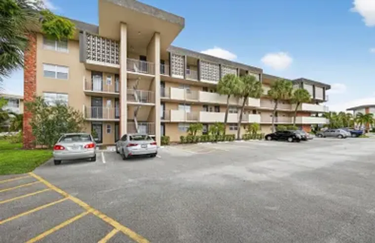 3051 NW 46TH AVE APT 405, LAUDERDALE LAK..., Lauderdale Lakes, FL 33313