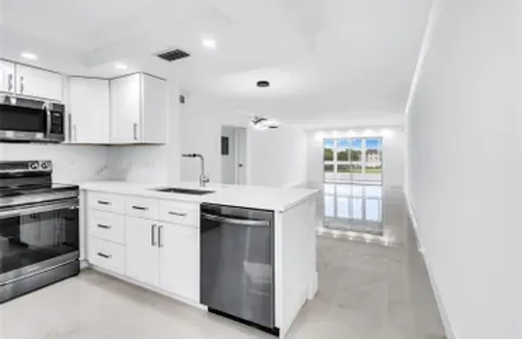 3204 PORTOFINO PT B4, COCONUT CREEK, FL,..., Coconut Creek, FL 33066