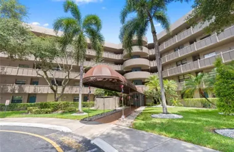 900 COLONY POINT CIR 511, PEMBROKE PINES..., Pembroke Pines, FL 33026