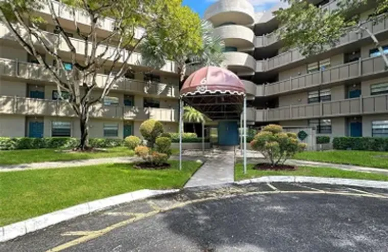 901 COLONY POINT CIR APT 116, PEMBROKE P..., Pembroke Pines, FL 33026