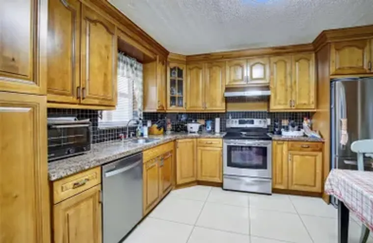 211 S HOLLYBROOK DR APT 107, PEMBROKE PI..., Pembroke Pines, FL 33025