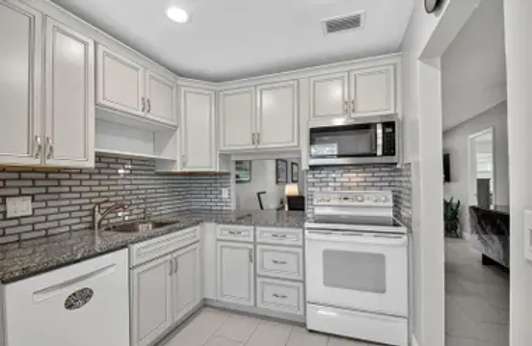 121 LAKE MERYL DR, WEST PALM BEACH, FL, ..., West Palm Beach, FL 33411