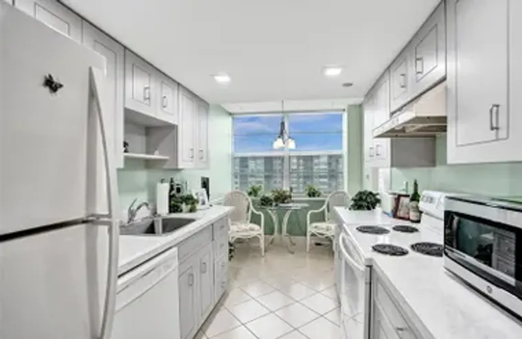 1100 SAINT CHARLES PL 612, PEMBROKE PINE..., Pembroke Pines, FL 33026