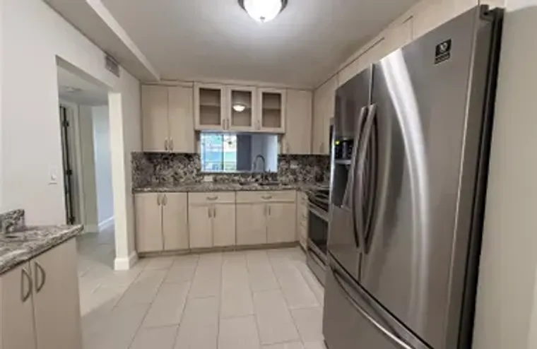 1001 COLONY POINT CIR APT 107, PEMBROKE ..., Pembroke Pines, FL 33026