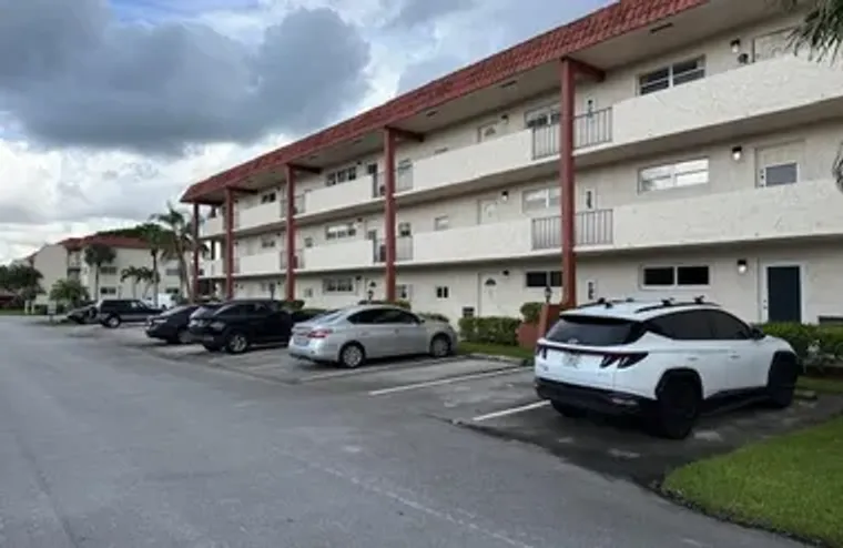 8990 S HOLLYBROOK BLVD APT 302, PEMBROKE..., Pembroke Pines, FL 33025