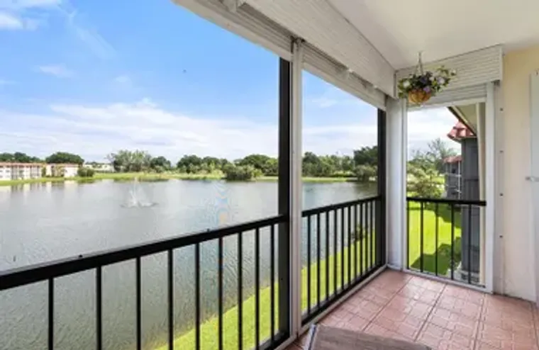 9423 S HOLLYBROOK LAKE DR 309, PEMBROKE ..., Pembroke Pines, FL 33025