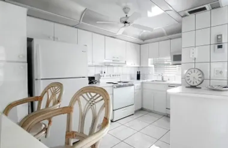 381 S HOLLYBROOK DR 204, PEMBROKE PINES,..., Pembroke Pines, FL 33025