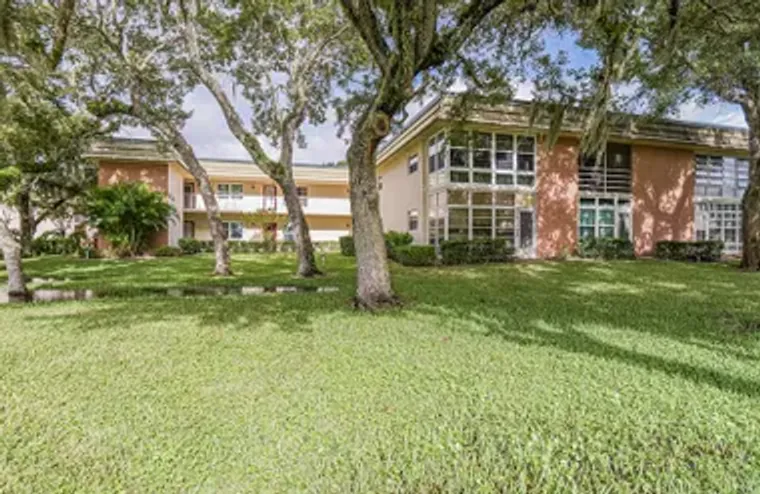 6 VISTA GARDENS TRL 201, VERO BEACH, FL,..., Vero Beach, FL 32962