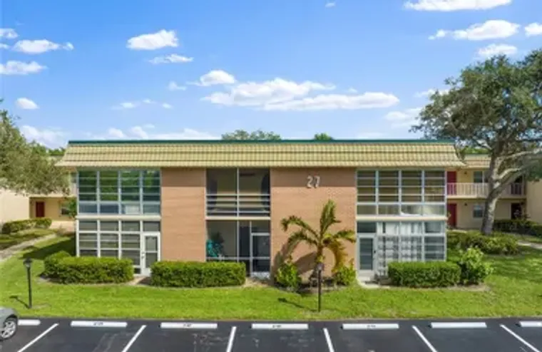 27 VISTA GARDENS TRL APT 204, VERO BEACH..., Vero Beach, FL 32962