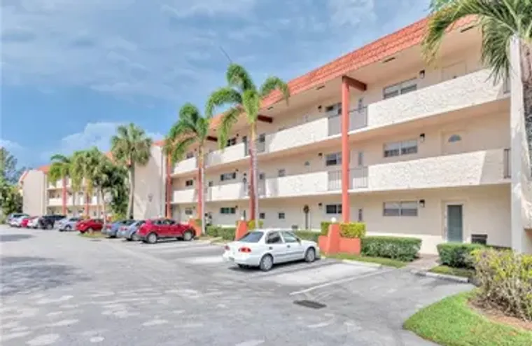 9800 N HOLLYBROOK LAKE DR 202, PEMBROKE ..., Pembroke Pines, FL 33025