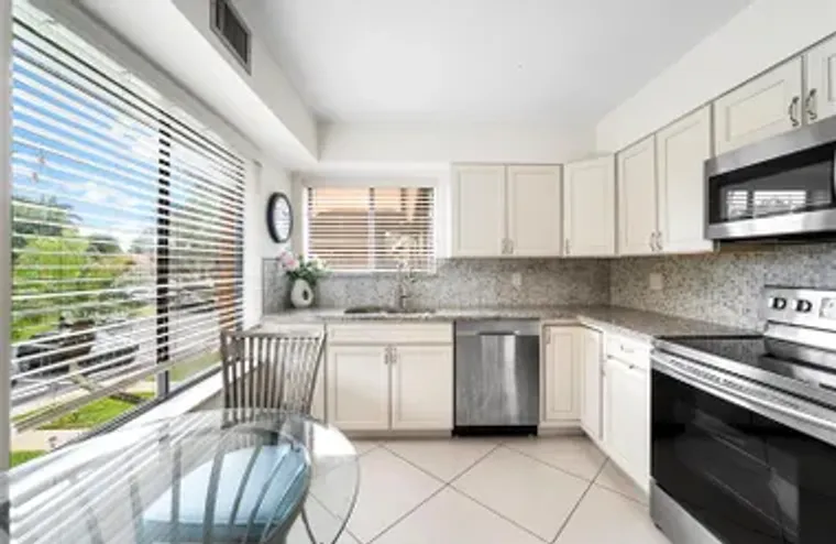 11205 GREEN LAKE 204 DR 204, BOYNTON BEA..., Boynton Beach, FL 33437