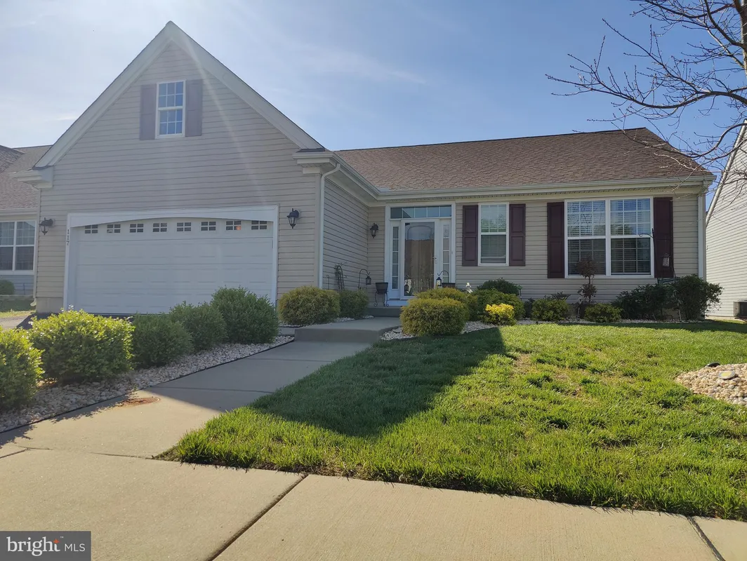 Property Slideshow image 1 of 16 | 117 e clarendon dr, Smyrna, DE, 19977