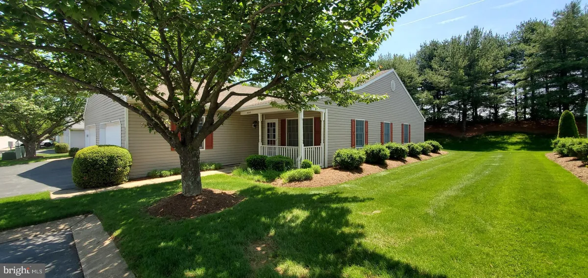 Property Slideshow image 1 of 2 | 4049 woodspring ln # 4049, York, PA, 17402