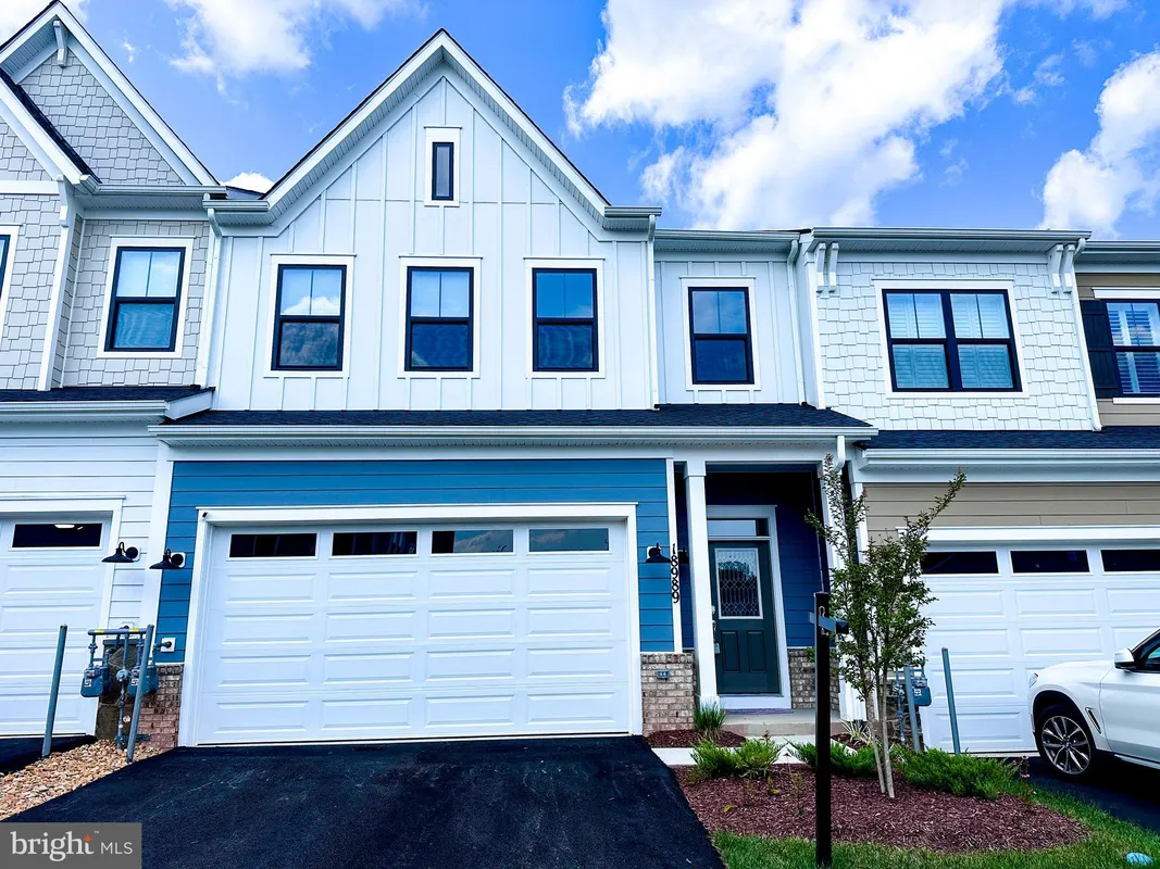 Property Slideshow image 1 of 30 | 18989 coral reef sq, Leesburg, VA, 20176