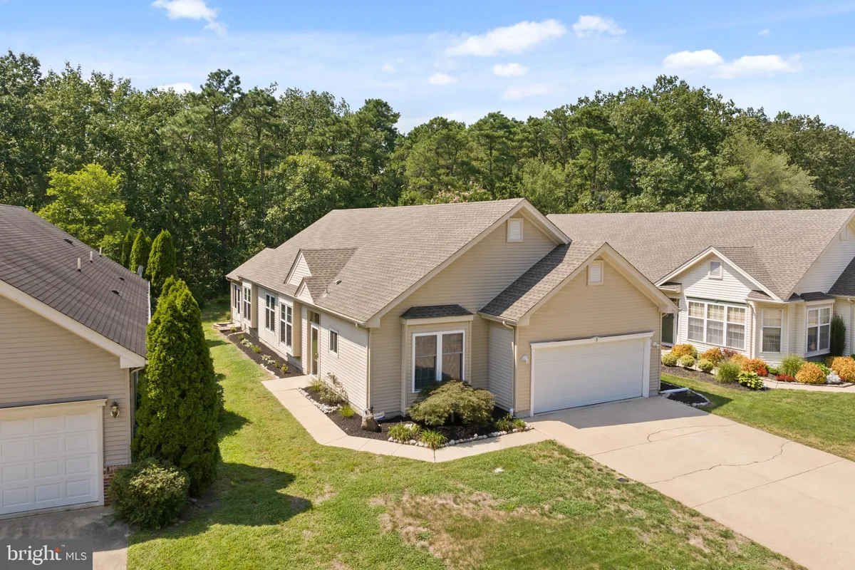 Property Slideshow image 1 of 32 | 37 huntington dr, Southampton, NJ, 08088