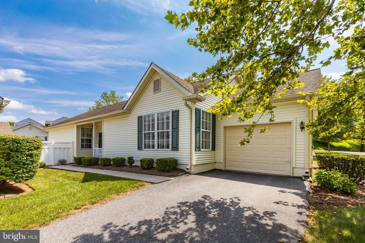 Property Slideshow image 1 of 30 | 1000 n phipps woods ct, Glen Mills, PA, 19342