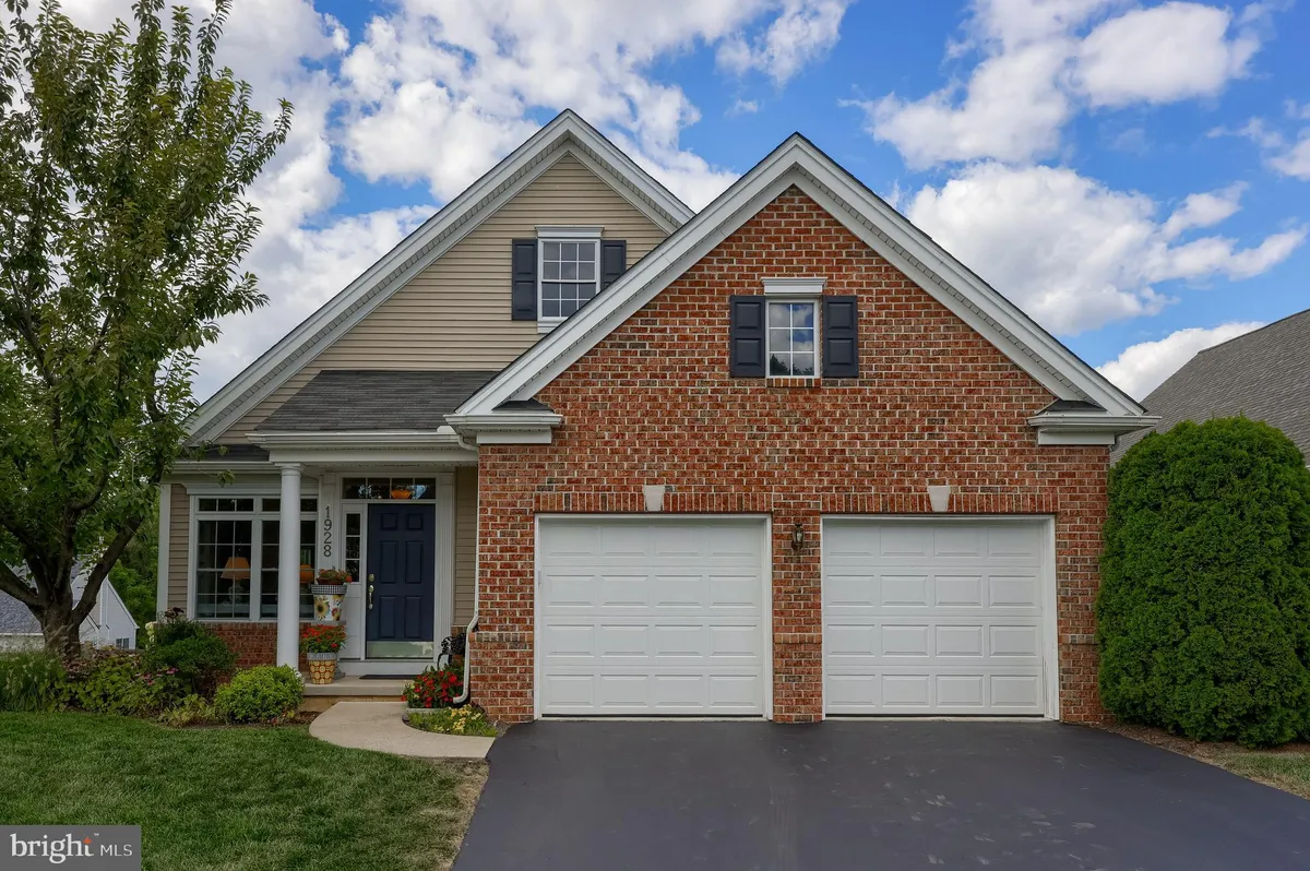 Property Slideshow image 1 of 49 | 1928 pool frg, Lancaster, PA, 17601