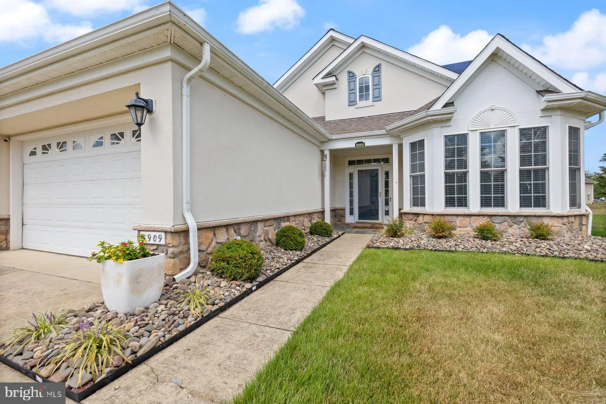 Property Slideshow image 1 of 38 | 4909 keswick ct, White Plains, MD, 20695