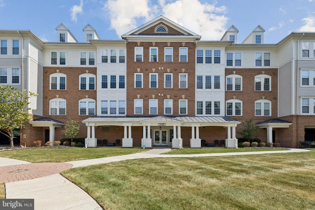 Property Slideshow image 1 of 24 | 44485 chamberlain ter unit 200, Ashburn, VA, 20147