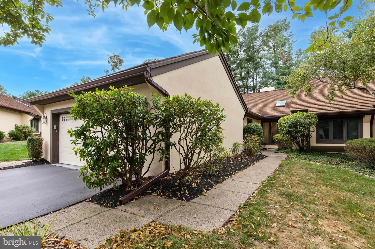 Property Slideshow image 1 of 24 | 6 steeplechase ln, Blue Bell, PA, 19422