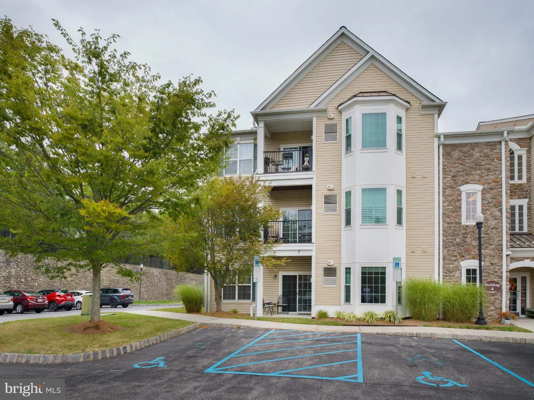 Property Slideshow image 1 of 28 | 411 creekside dr, Brookhaven, PA, 19015