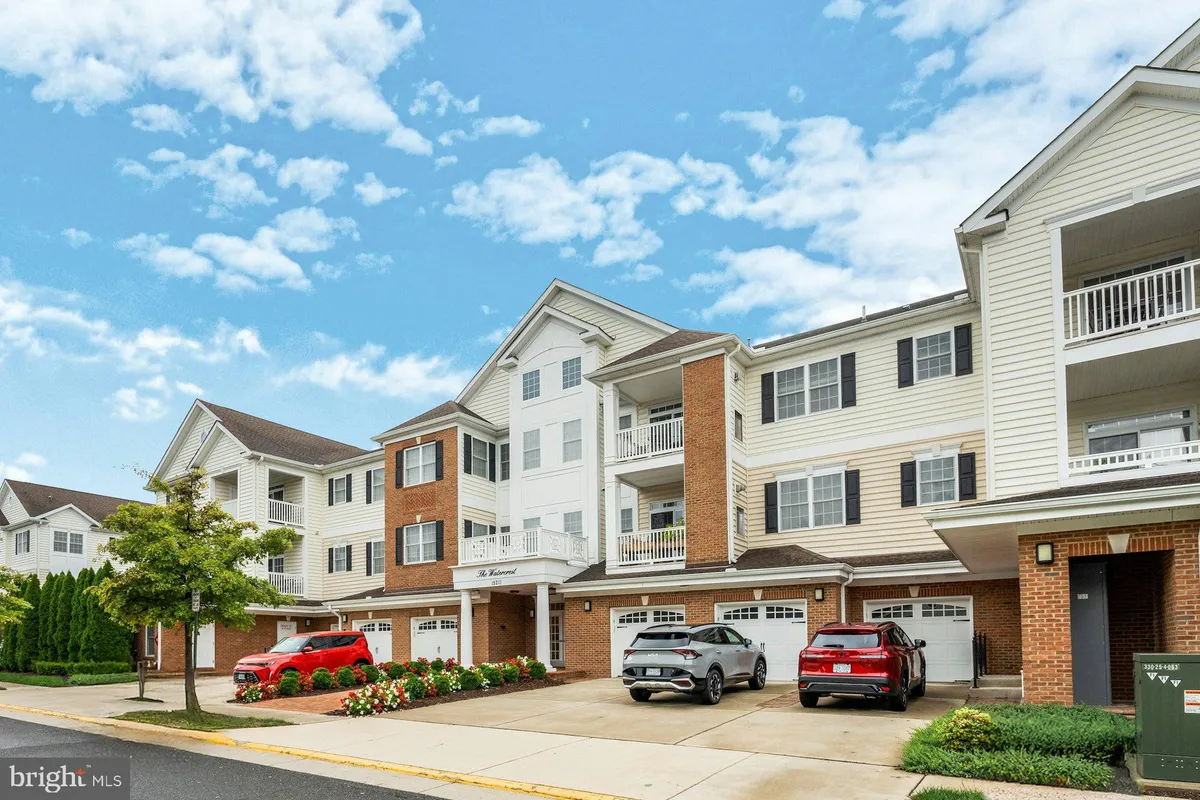 Property Slideshow image 1 of 42 | 15211 royal crest dr unit 405, Haymarket, VA, 20169