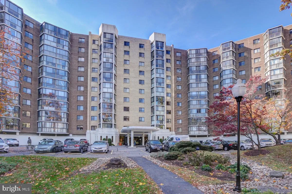 Property Slideshow image 1 of 33 | 15101 interlachen dr 1-625, Silver Spring, MD, 20906