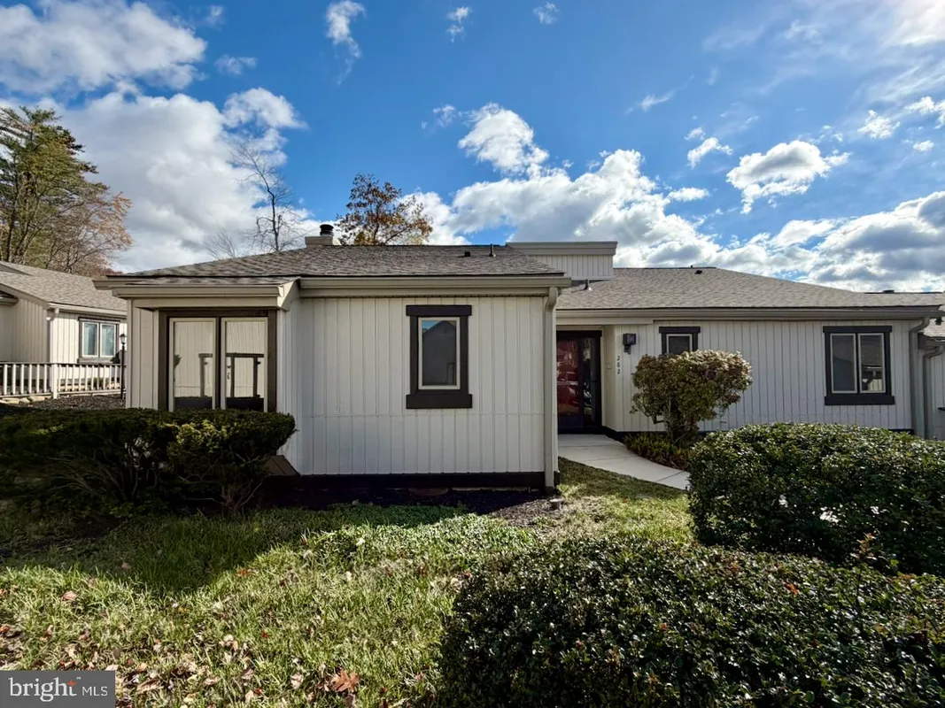 Property Slideshow image 1 of 28 | 282 devon way # 282, West Chester, PA, 19380