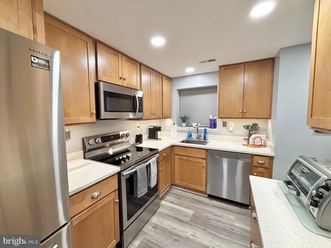Property Slideshow image 1 of 27 | 15111 glade dr 12-3d, Silver Spring, MD, 20906