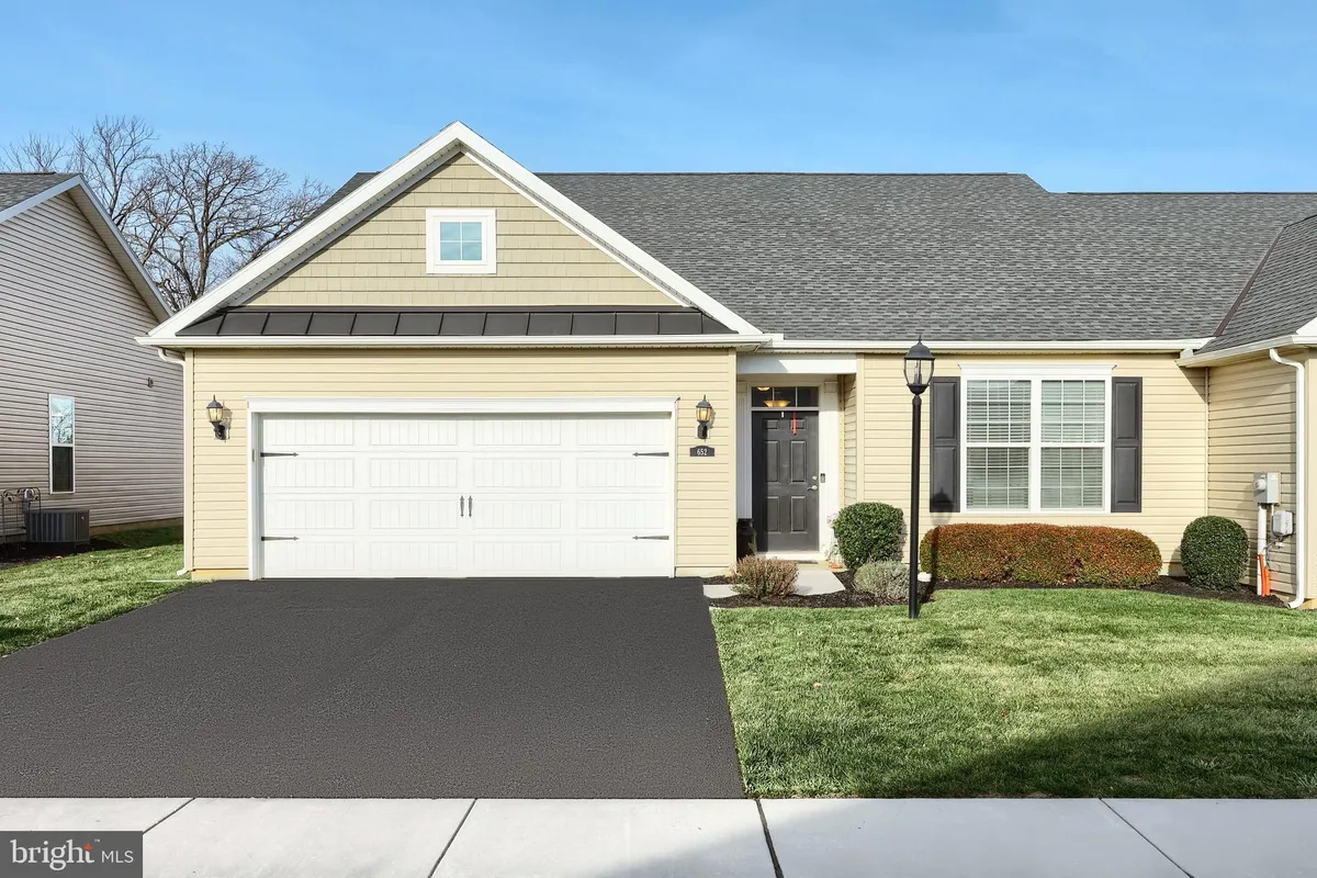 Property Slideshow image 1 of 40 | 652 cypress dr # 31, Hanover, PA, 17331