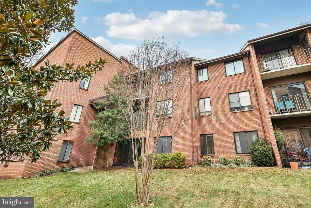 Property Slideshow image 1 of 28 | 15310 pine orchard dr # 84-1b, Silver Spring, MD, 20906
