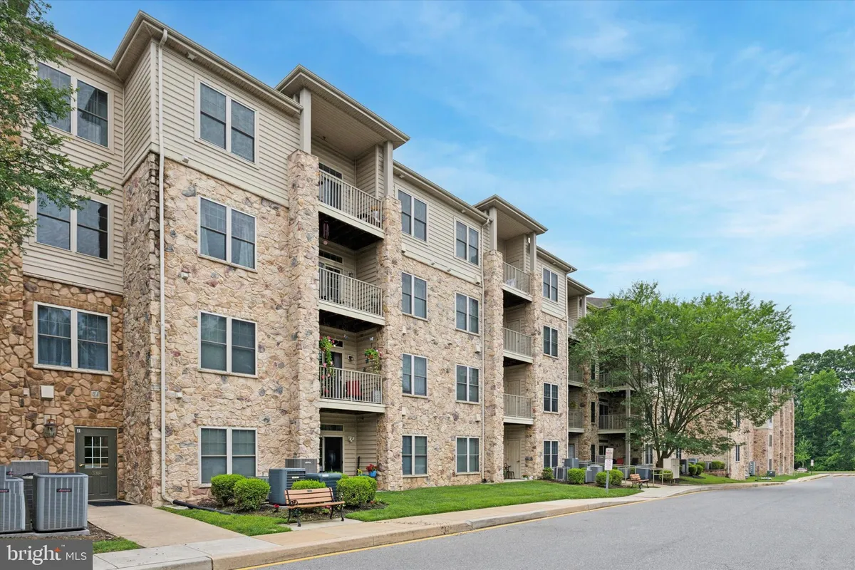 Property Slideshow image 1 of 25 | 3000 fountainview cir # 3206, Newark, DE, 19713