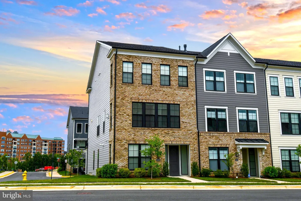 Property Slideshow image 1 of 53 | 13825 estuary pl, Woodbridge, VA, 22191