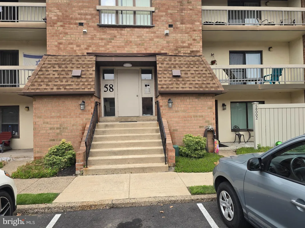 Property Slideshow image 1 of 11 | 58201 delaire landing rd 201, Philadelphia, PA, 19114