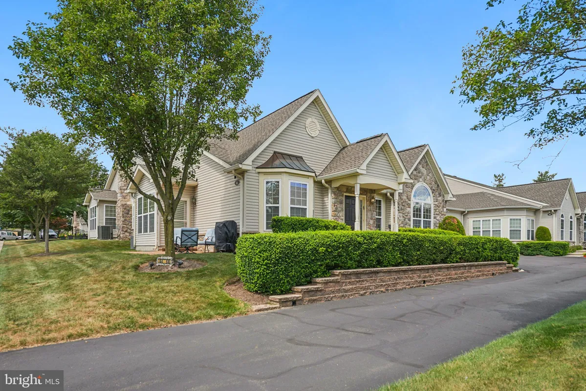 Property Slideshow image 1 of 41 | 64 villa dr 206, Warminster, PA, 18974
