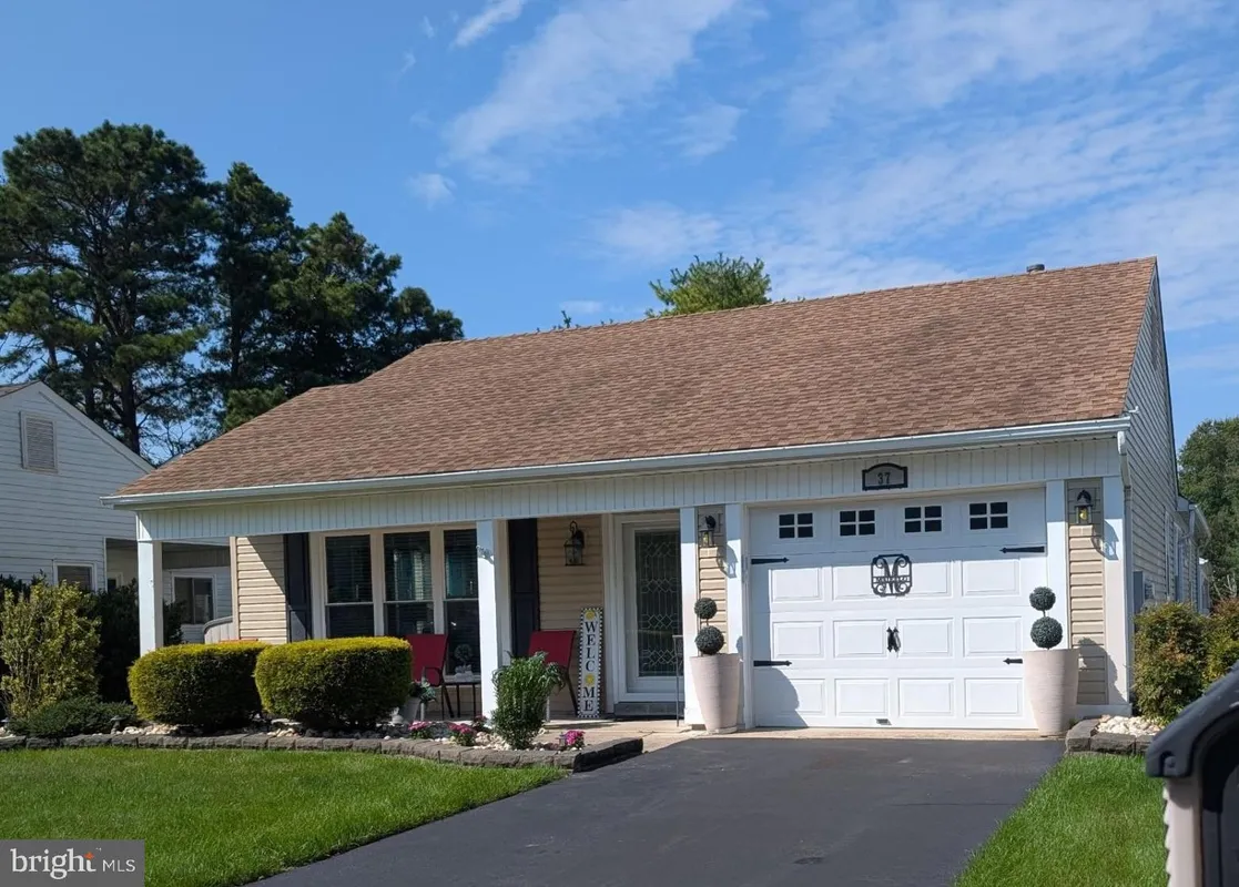 Property Slideshow image 1 of 33 | 37 stratford rd, Southampton, NJ, 08088