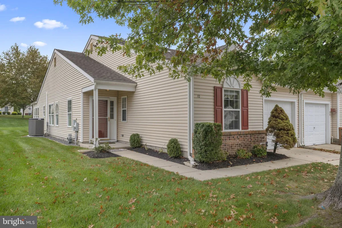 Property Slideshow image 1 of 25 | 10 yarrow pl, Mount Laurel, NJ, 08054