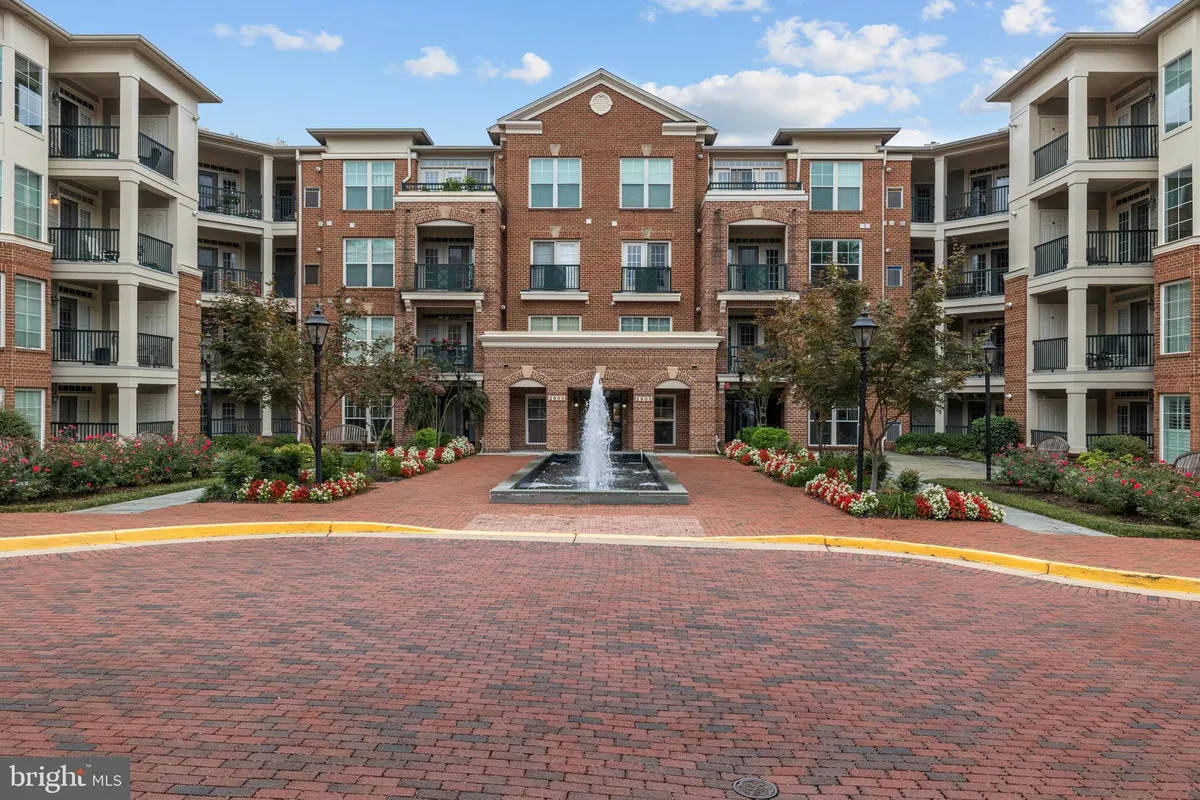 Property Slideshow image 1 of 43 | 2905 saintsbury plz 315, Fairfax, VA, 22031