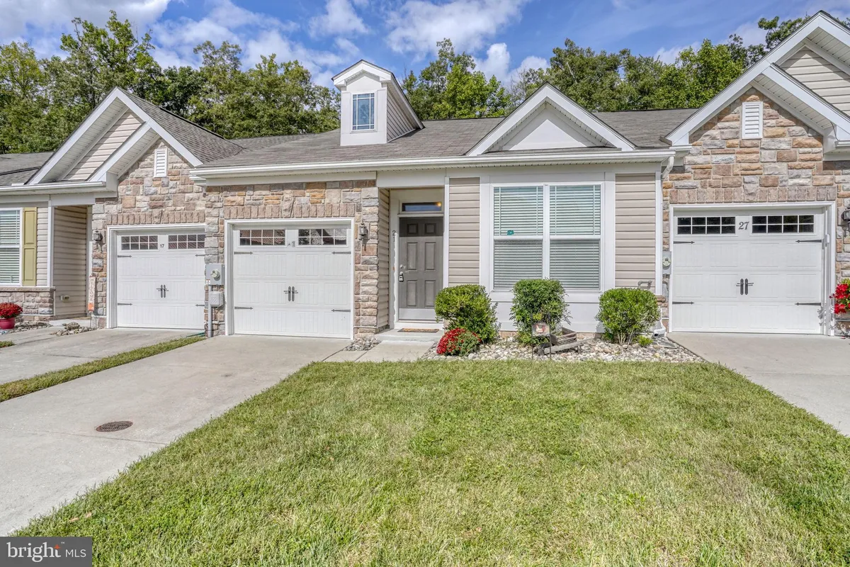 Property Slideshow image 1 of 35 | 21 starfire ct, Dover, DE, 19901