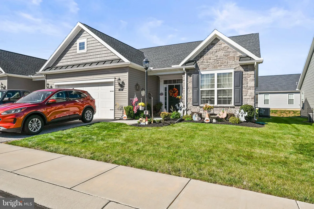 Property Slideshow image 1 of 36 | 679 cypress dr # 76, Hanover, PA, 17331
