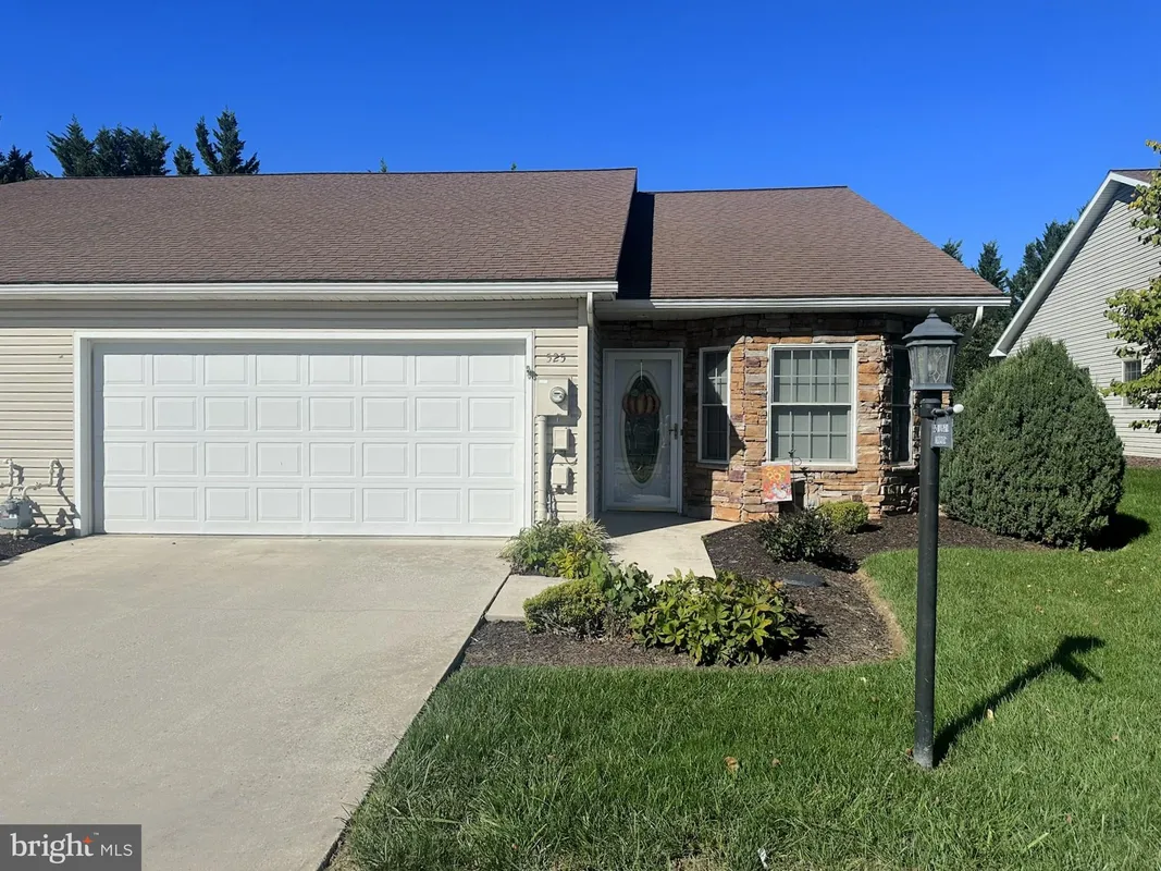 Property Slideshow image 1 of 29 | 525 parkview ln # 113, Hanover, PA, 17331