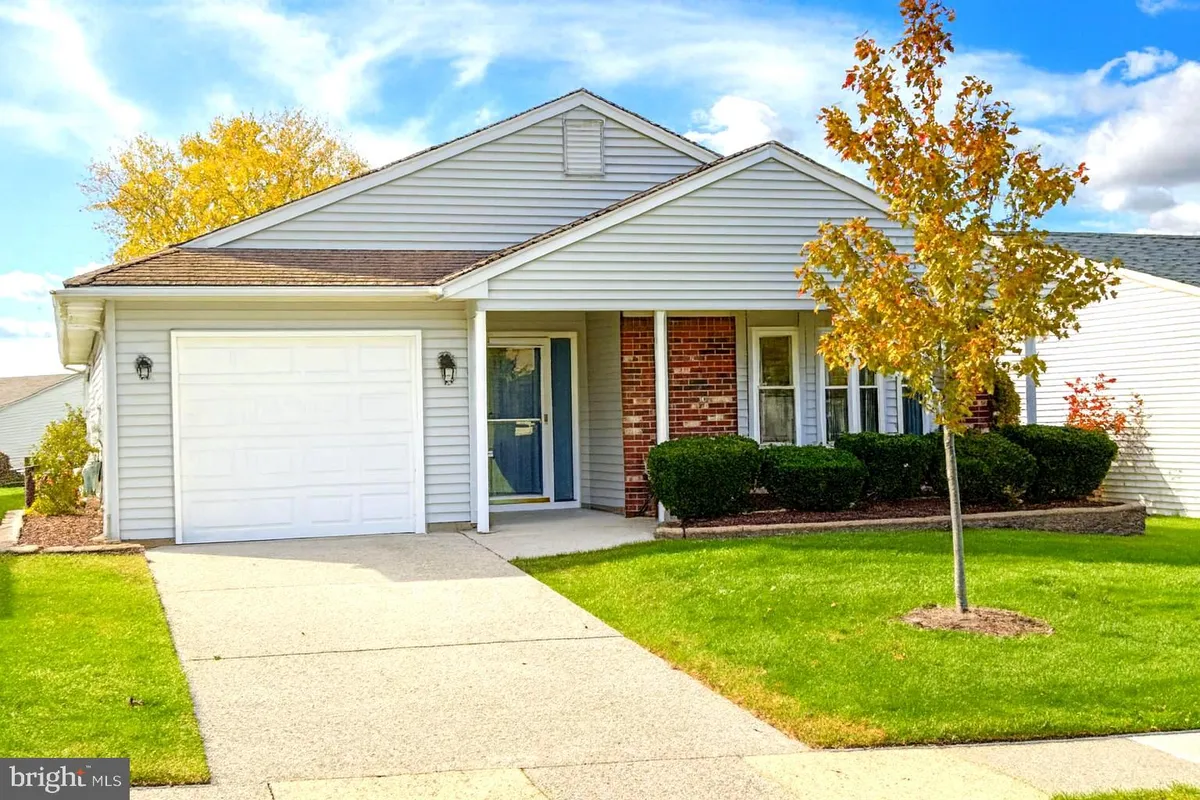 Property Slideshow image 1 of 7 | 3 deep hollow ln, Columbus, NJ, 08022