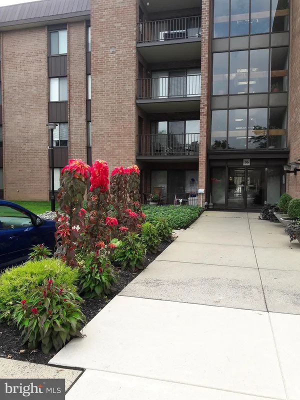 Property Slideshow image 1 of 17 | 6204 delaire landing rd 204, Philadelphia, PA, 19114